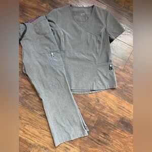 Women’s LYNX scrub set